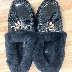 New UGG loafer Size 6 Authentic